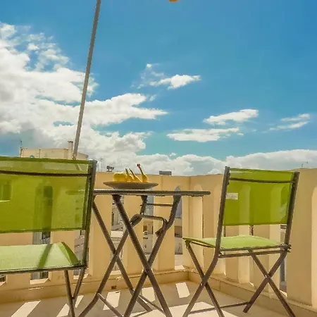 Sunny Center Apartment *