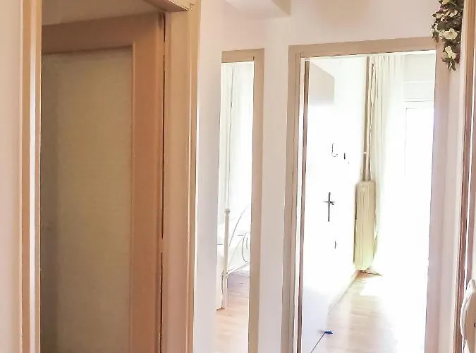 Sunny Center Apartment *